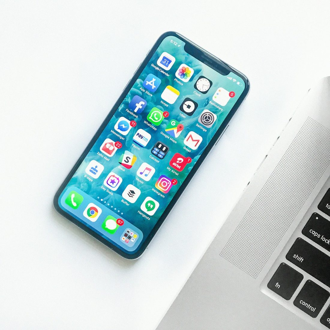 华体会 APP 赛程与赛事列表界面示意